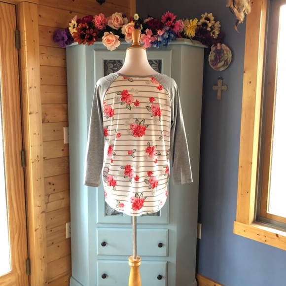 Beautiful Blouse. Brand NEW w/Tags!! - Picture 6 of 7